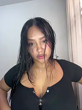 Snapshot of -Adarah chatting on April 7, 2026, 11:10 am -Adarah online show from April 7, 2026, 11:10 am