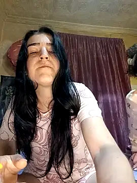 fogosabella225 online show from April 16, 2026, 6:19 pm