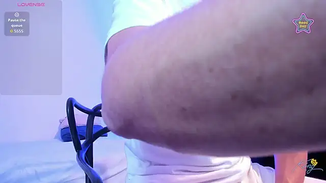 Axel  fierro online show from April 5, 2026, 8:06 pm