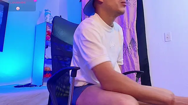 Axel  fierro online show from April 7, 2026, 12:49 pm