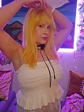 ItsAuroraBorealis online show from June 22, 2026, 2:35 am