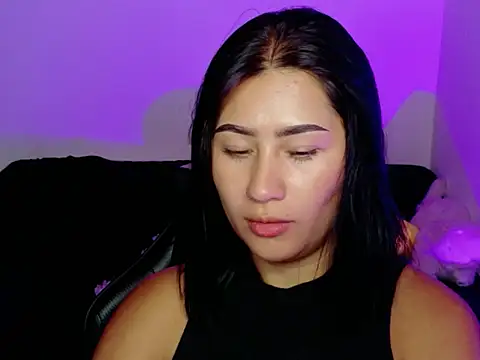 Snapshot of EvelynLeen_ chatting on July 10, 2026, 9:17 pm EvelynLeen online show from July 10, 2026, 9:17 pm