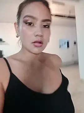 SANDY QUEEN online show from April 14, 2026, 11:44 pm