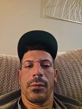 CubanFashion online show from April 5, 2026, 5:48 am