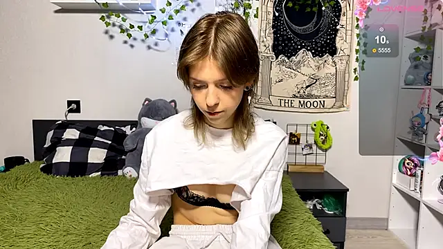 LunaBless online show from April 11, 2026, 11:09 pm