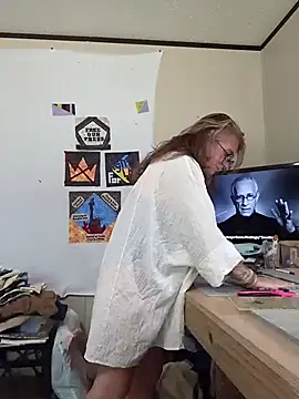 Blondejenn online show from April 10, 2026, 3:39 pm