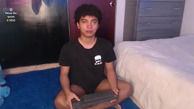 felipecams online show from June 11, 2026, 4:49 pm