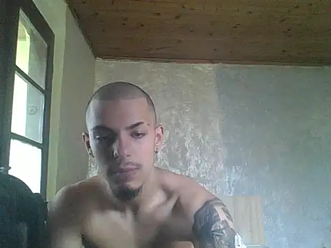 robertmrn112 online show from June 12, 2026, 1:21 pm