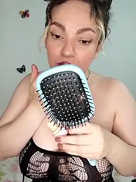 Snapshot of honey_hornie chatting on June 14, 2026, 1:36 am honey hornie online show from June 14, 2026, 1:36 am