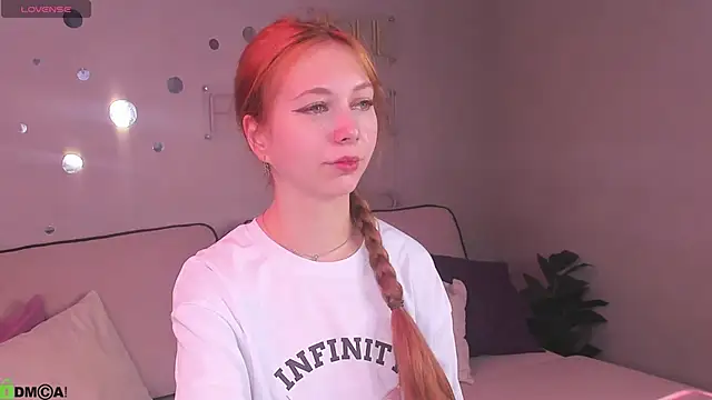 Snapshot of Sienna_Nyx chatting on June 7, 2026, 9:13 am Sienna Nyx online show from June 7, 2026, 9:13 am
