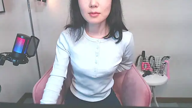 Miachan 01 online show from April 13, 2026, 12:27 am