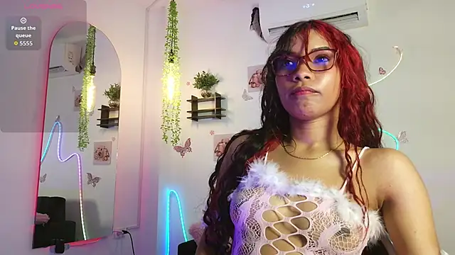 Daviana hill  online show from April 9, 2026, 1:05 pm