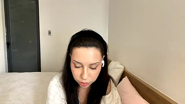 Snapshot of VinitaAskia chatting on April 9, 2026, 4:56 am VinitaAskia online show from April 9, 2026, 4:56 am