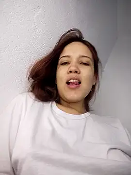 AdrianaFrank online show from April 23, 2026, 7:27 pm