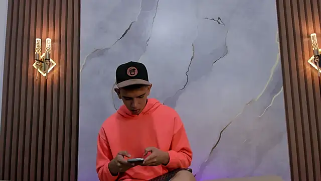 Ethanhot os online show from April 8, 2026, 6:52 pm