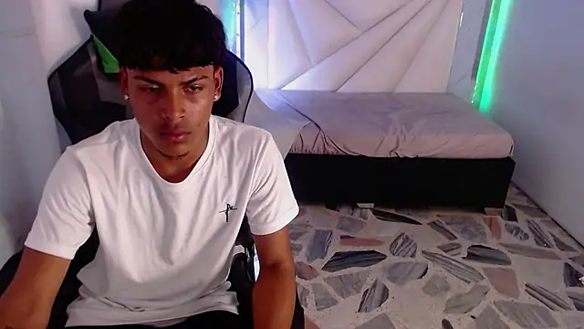 Angel foxc  online show from April 7, 2026, 10:20 pm