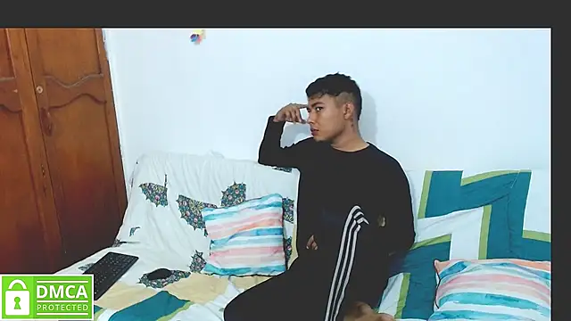 Snapshot of Denzel_Ass26 chatting on May 4, 2026, 11:12 pm Denzel Ass26 online show from May 4, 2026, 11:12 pm