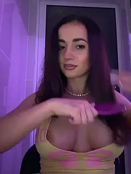 KarolDolly05 online show from June 3, 2026, 8:47 pm