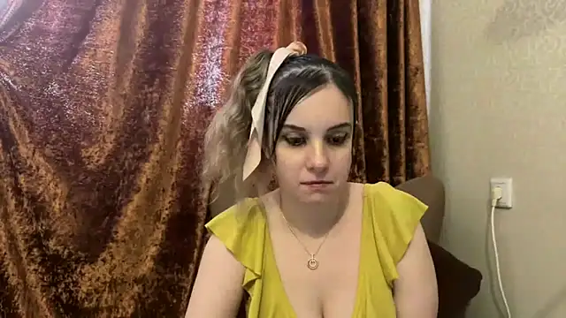 Snapshot of SakuraBliss_ chatting on June 17, 2026, 10:28 am SakuraBliss online show from June 17, 2026, 10:28 am