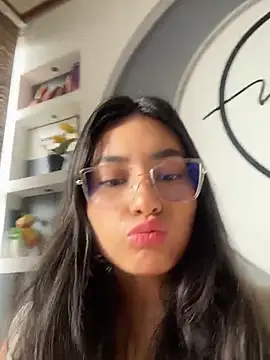 Snapshot of VioletRousee chatting on June 19, 2026, 1:26 pm VioletRousee online show from June 19, 2026, 1:26 pm
