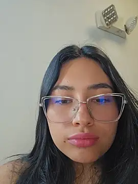 Snapshot of VioletRousee chatting on June 22, 2026, 4:15 pm VioletRousee online show from June 22, 2026, 4:15 pm