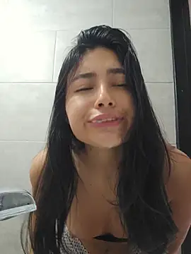 Snapshot of VioletRousee chatting on June 23, 2026, 6:28 pm VioletRousee online show from June 23, 2026, 6:28 pm