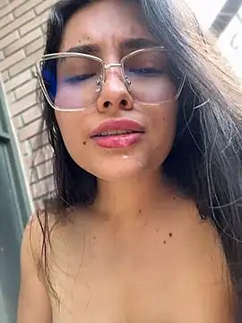 Snapshot of VioletRousee chatting on June 25, 2026, 2:32 pm VioletRousee online show from June 25, 2026, 2:32 pm