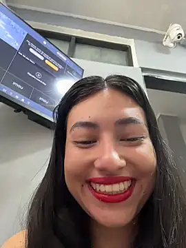 Snapshot of VioletRousee chatting on July 7, 2026, 1:48 pm VioletRousee online show from July 7, 2026, 1:48 pm