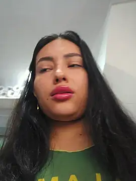 Snapshot of VioletRousee chatting on July 17, 2026, 2:13 pm VioletRousee online show from July 17, 2026, 2:13 pm