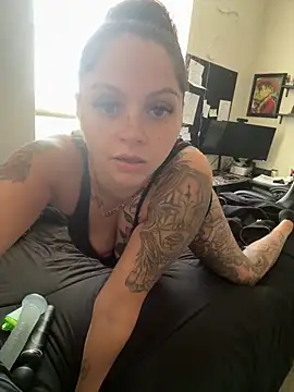 Snapshot of Tattedphoenix chatting on May 1, 2026, 2:32 pm Tattedphoenix online show from May 1, 2026, 2:32 pm