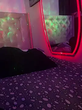 Snapshot of pauline_and_bruno chatting on April 14, 2026, 5:02 am pauline and bruno online show from April 14, 2026, 5:02 am