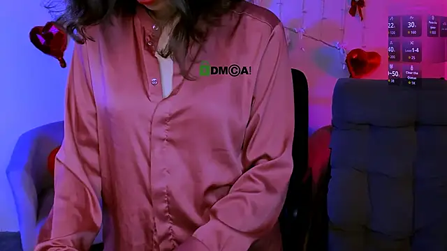 mia mooon  online show from April 18, 2026, 12:31 pm