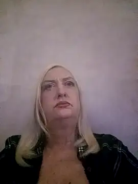 Snapshot of Julia20X chatting on April 8, 2026, 6:41 pm Julia20X online show from April 8, 2026, 6:41 pm