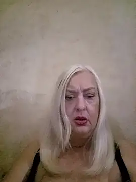 Snapshot of Julia20X chatting on June 7, 2026, 8:29 am Julia20X online show from June 7, 2026, 8:29 am