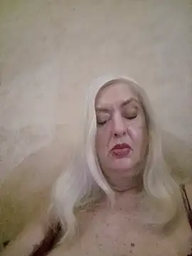 Snapshot of Julia20X chatting on July 4, 2026, 9:15 am Julia20X online show from July 4, 2026, 9:15 am