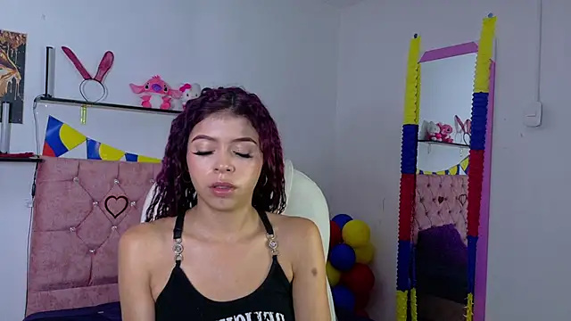 Snapshot of VelinaHoney chatting on July 15, 2026, 12:32 pm VelinaHoney online show from July 15, 2026, 12:32 pm