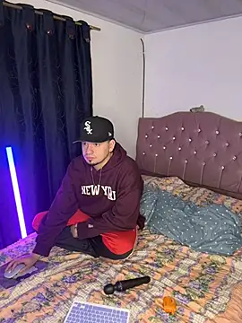 hotlatinocouple   online show from April 11, 2026, 5:34 am