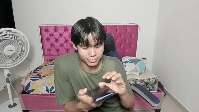 Snapshot of skinny_sam chatting on June 10, 2026, 4:56 am skinny sam online show from June 10, 2026, 4:56 am