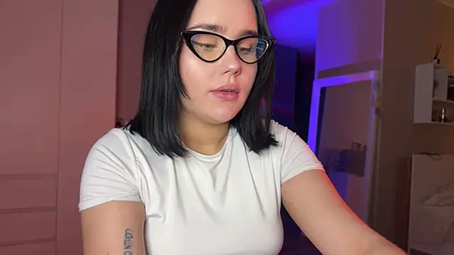 Snapshot of lola_raze chatting on May 21, 2026, 10:17 pm lola raze online show from May 21, 2026, 10:17 pm