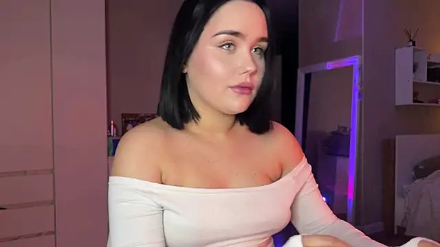 Snapshot of lola_raze chatting on May 27, 2026, 8:39 pm lola raze online show from May 27, 2026, 8:39 pm