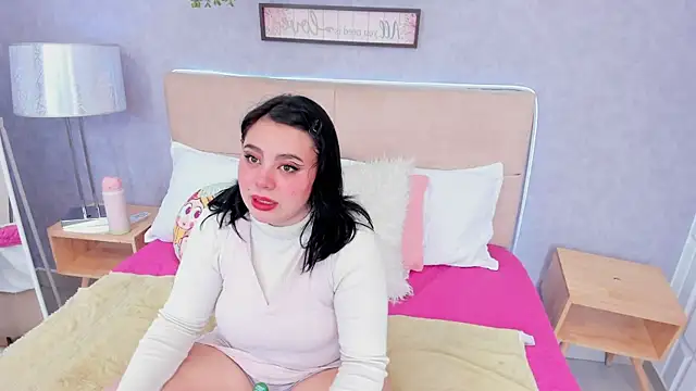 Snapshot of RoxaneBrown chatting on April 21, 2026, 7:50 pm RoxaneBrown online show from April 21, 2026, 7:50 pm