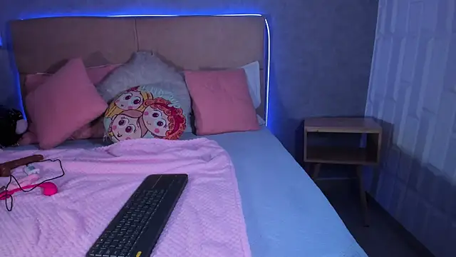 RoxaneBrown online show from June 23, 2026, 7:34 pm