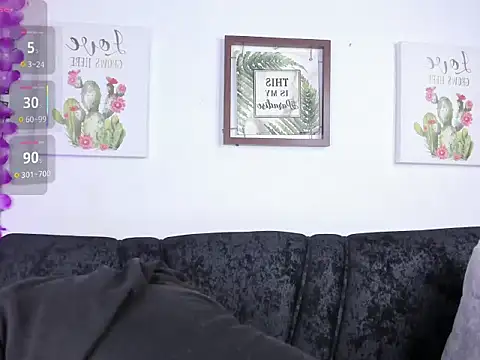 Snapshot of haly_smif chatting on April 9, 2026, 2:00 pm haly smif online show from April 9, 2026, 2:00 pm