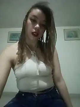 SweetJeii online show from May 7, 2026, 9:31 pm