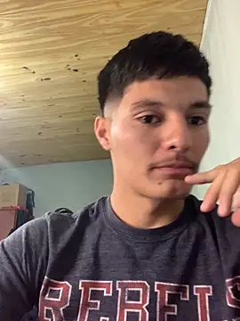 Snapshot of EmilianoShock chatting on April 23, 2026, 9:50 pm EmilianoShock online show from April 23, 2026, 9:50 pm