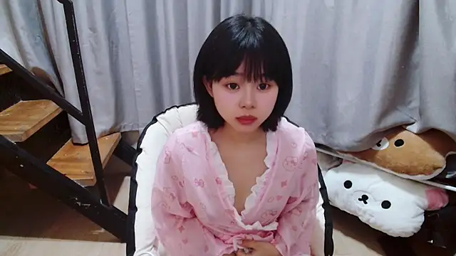 Betty-kim1 online show from April 14, 2026, 1:39 pm