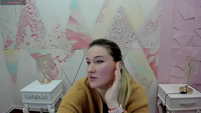 Snapshot of Helly_nanci chatting on April 9, 2026, 11:15 am Helly nanci online show from April 9, 2026, 11:15 am