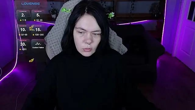 QwertyAnnie Lbo online show from April 22, 2026, 8:28 am