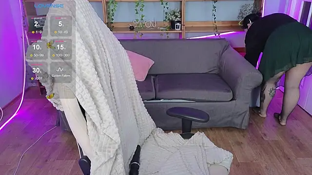 QwertyAnnie Lbo online show from April 24, 2026, 1:41 am