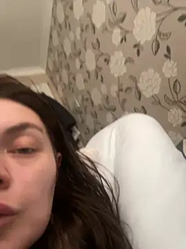 peaches0102 online show from April 9, 2026, 11:59 am